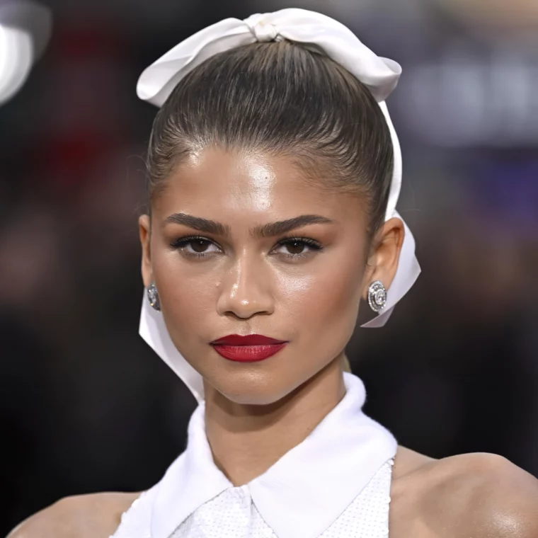 sleek zopf mit schleife zendaya warnerbrosuk und challengersmovie