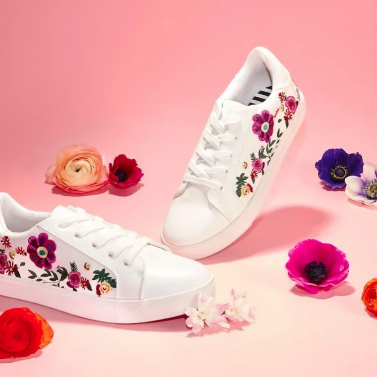 sneakers mit floralen motiven im sommer 2024