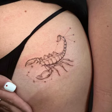 skorpion tattoo mit sternbildern