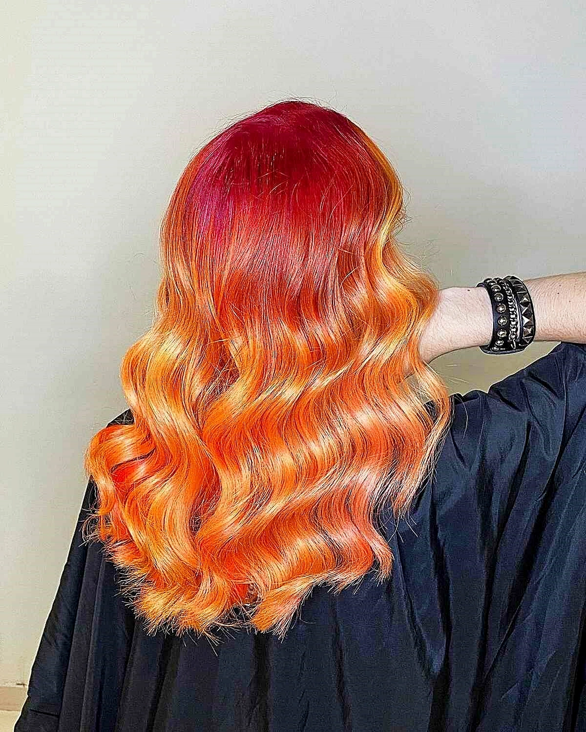 balayage ombre 2024 welliges haar haarfarbe orangenrot 