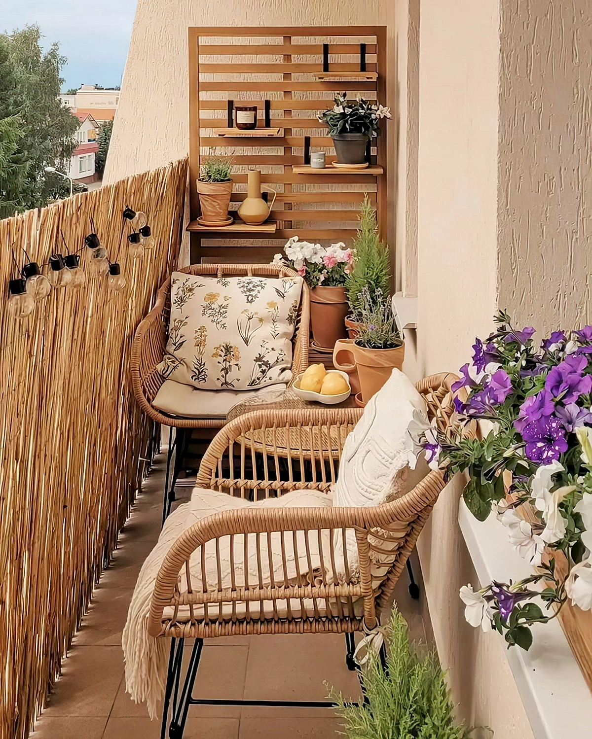 balkon sichtschutz holz und bambus kleiner balkon gestalten ideen 2024 