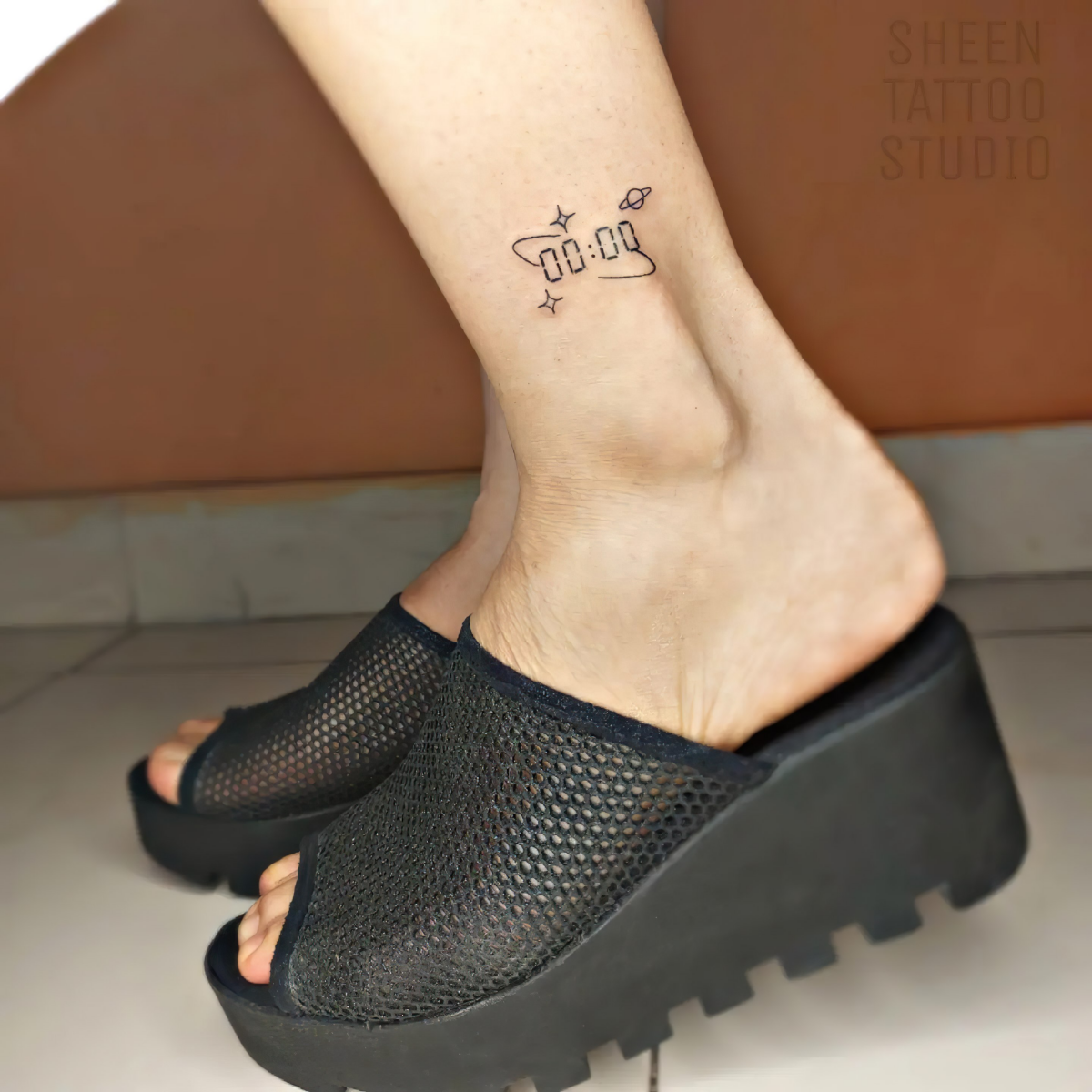 elektronische zifferblatt tattoo sheentattoostudio