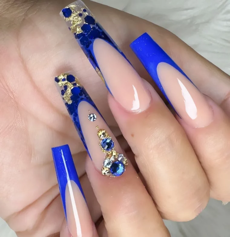 french nails königsblau mit strasssteinen