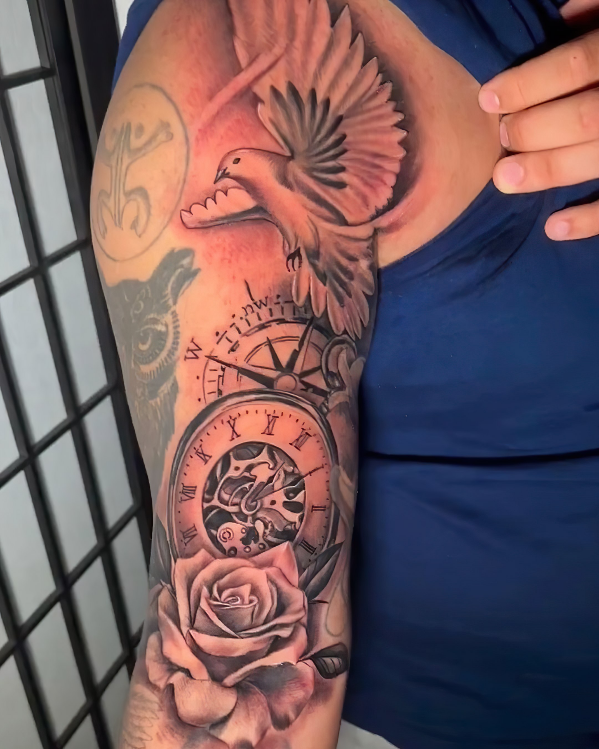inkfusion tattoo studio tattoo uhr des lebens mit rose und tauben