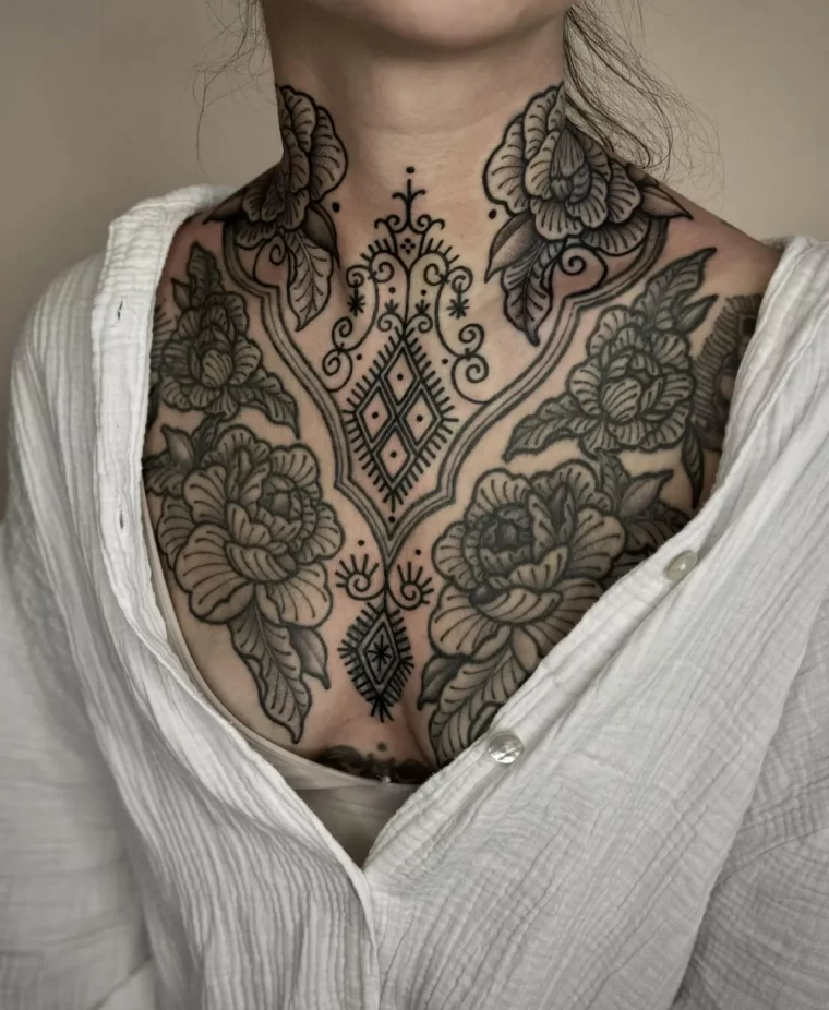 mandala blumen frauen tattoos hals und brust