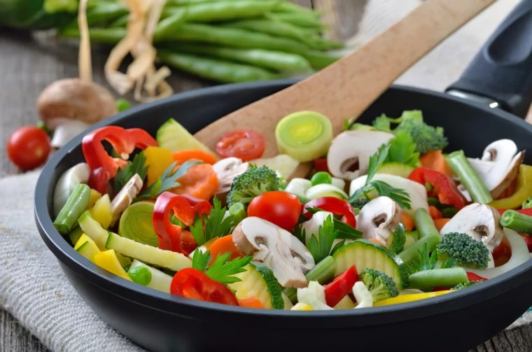 salat essen um den stoffwechsel zu stimulieren