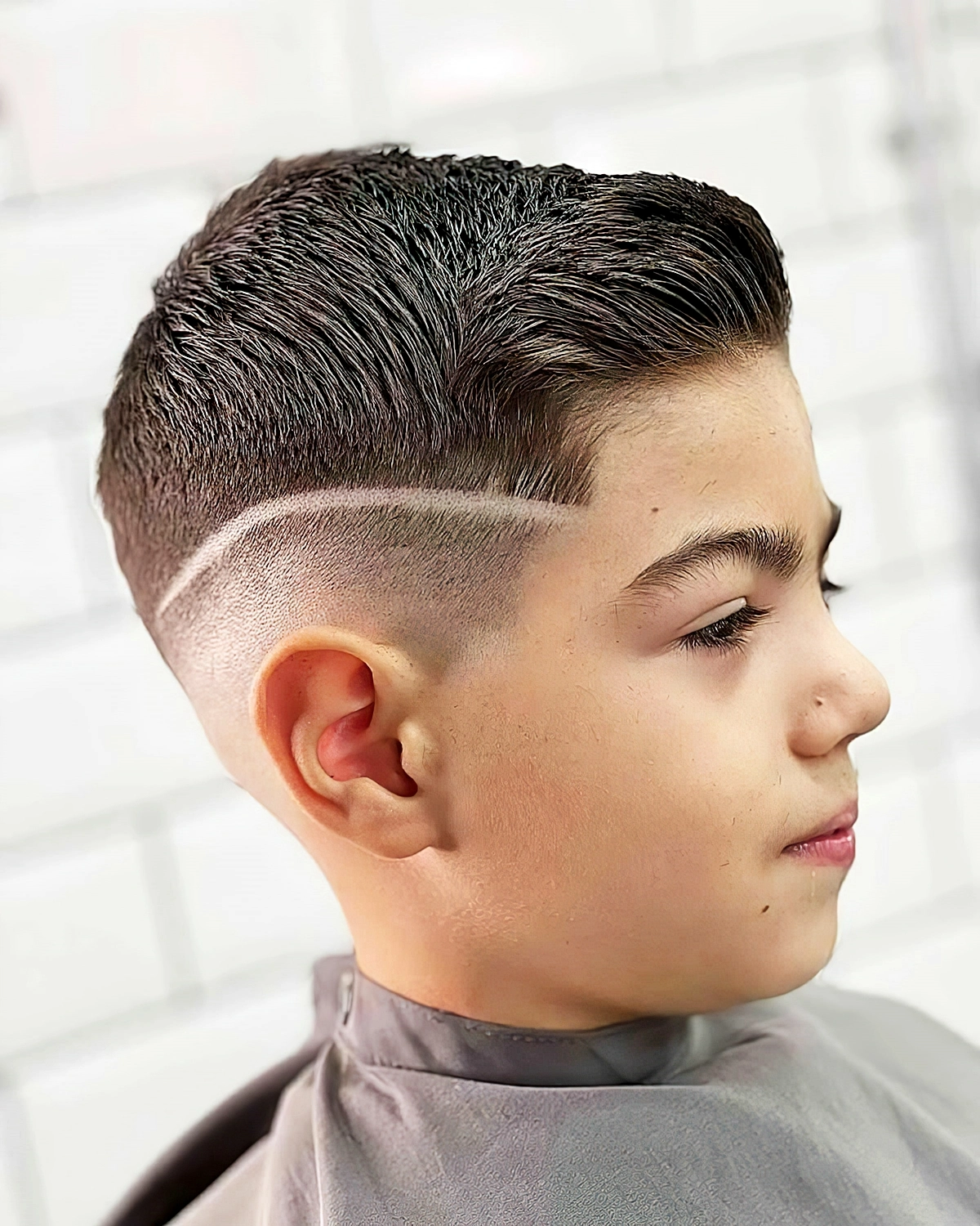 coole frisuren fuer jungs fade mit rasur 2024 leosbarbersware