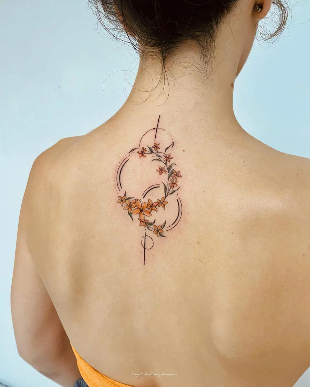 filigrane ornamentale tattoos fuer frauen fine line tattoos ipek tattoos