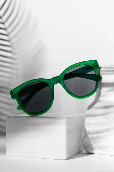 sonnernbrille mit gruener fassung gruene brille