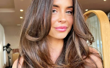 stufige mittellange frisuren trendige haarschnitte damen 2024 braune haare danewakefieldhair