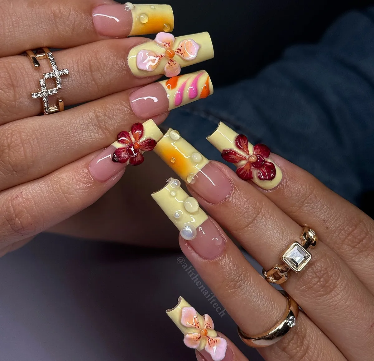 3d nageldesign mit blumenmuster sommertrend 2024