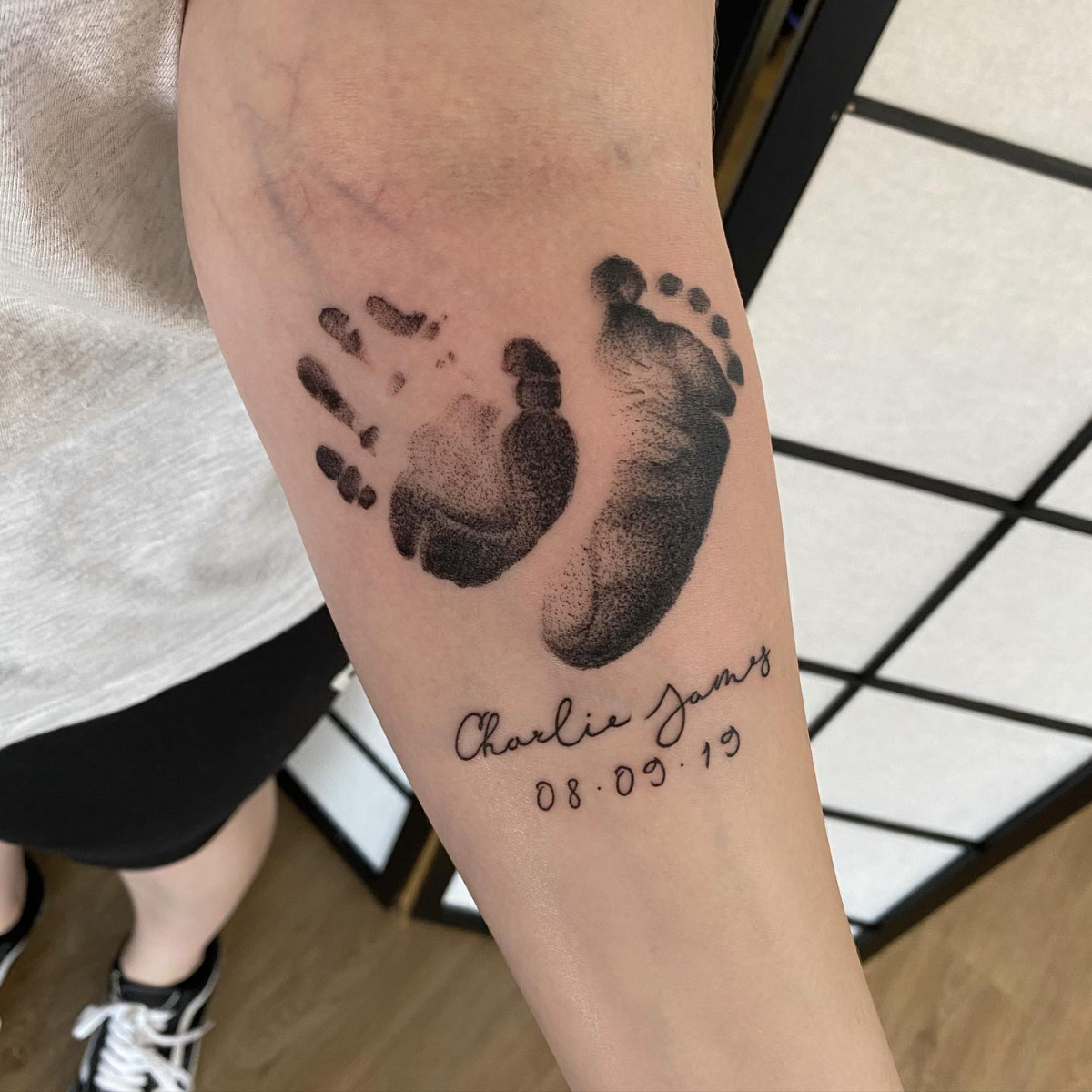 handabdruck oder fußabdruck ihres kindes tattoo