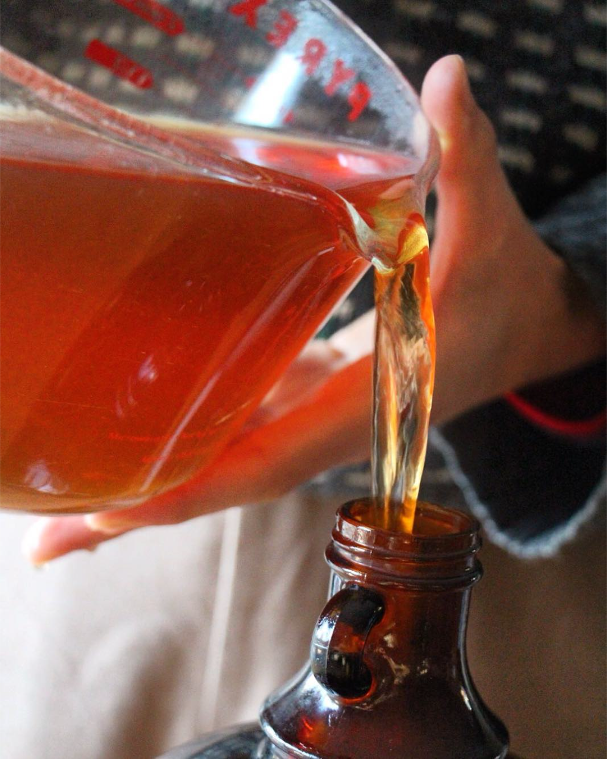 hausgemachten met in die flasche gießen