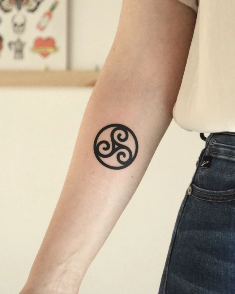keltisches symbol tattoo