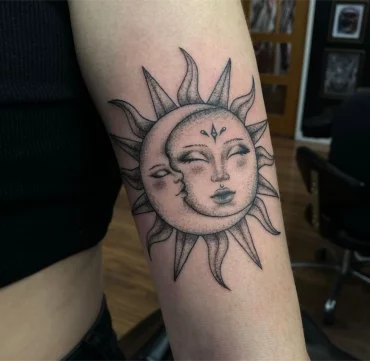 sonne und mond tattoo