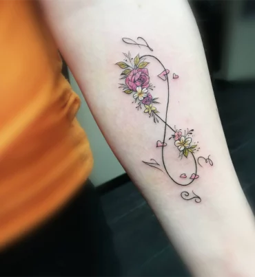 unendlichkeitssymbol mit familien elementen tattoo