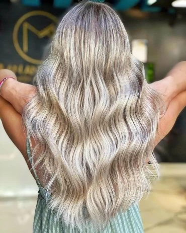 balayage blond kuehlt lange haare trendige blonde nuancen 2024 maunisexhairdresser