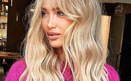 blonde haare 2024 trendge nuancen dunkelblonde haare mit pony akinglmz