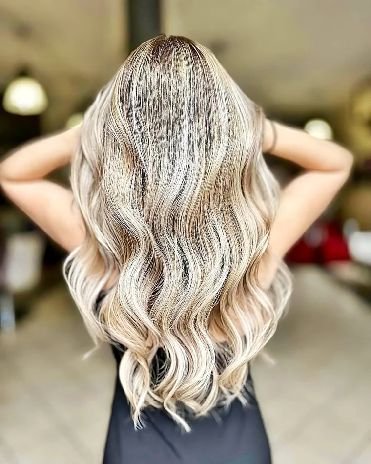 blonde haare mit straehnen balayage 2024 ideen valeconcas