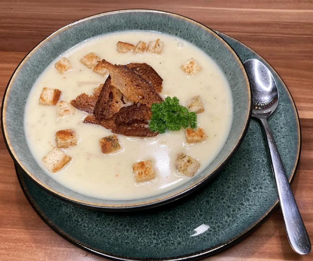 brotchips servieren mit cremesuppe mittagessen idee schnell