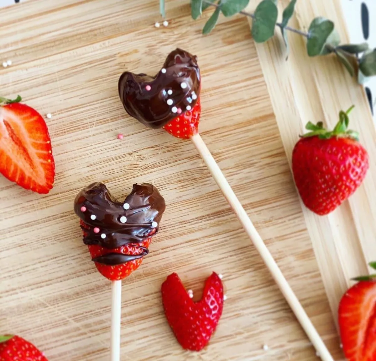 erdbeeren spieße herzen mit schokolade kindergeburtstag fingerfood