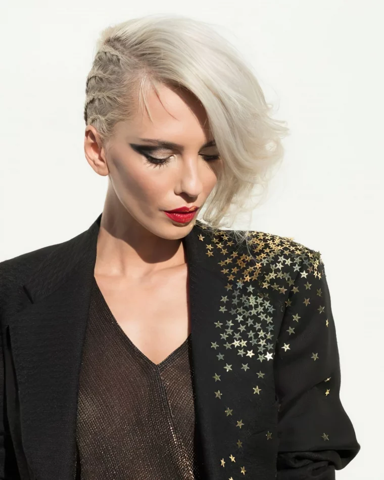 gocoppola kurzhaarfrisur mit langem deckhaar und pony platinblond mit braids