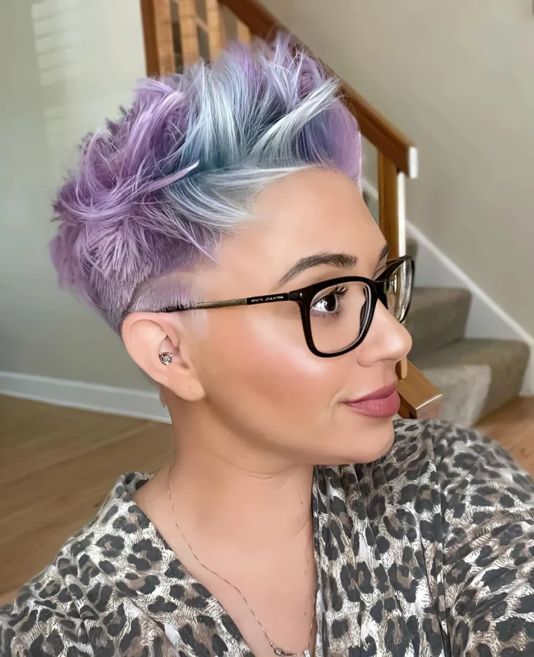 kurzhaarfrisur mit langem deckhaar und pony quiff fuer frauen short hair sweethearts