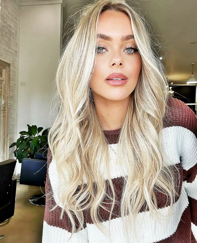 natuerlich blonde straehnen haarfarben trends 2024 platinblond chelseahaircutters