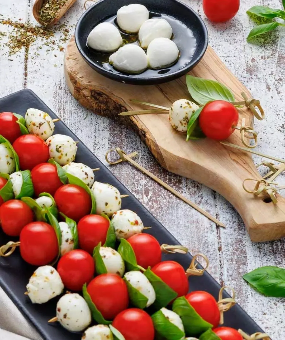 party spieße mit mozzarella und cherrytomaten