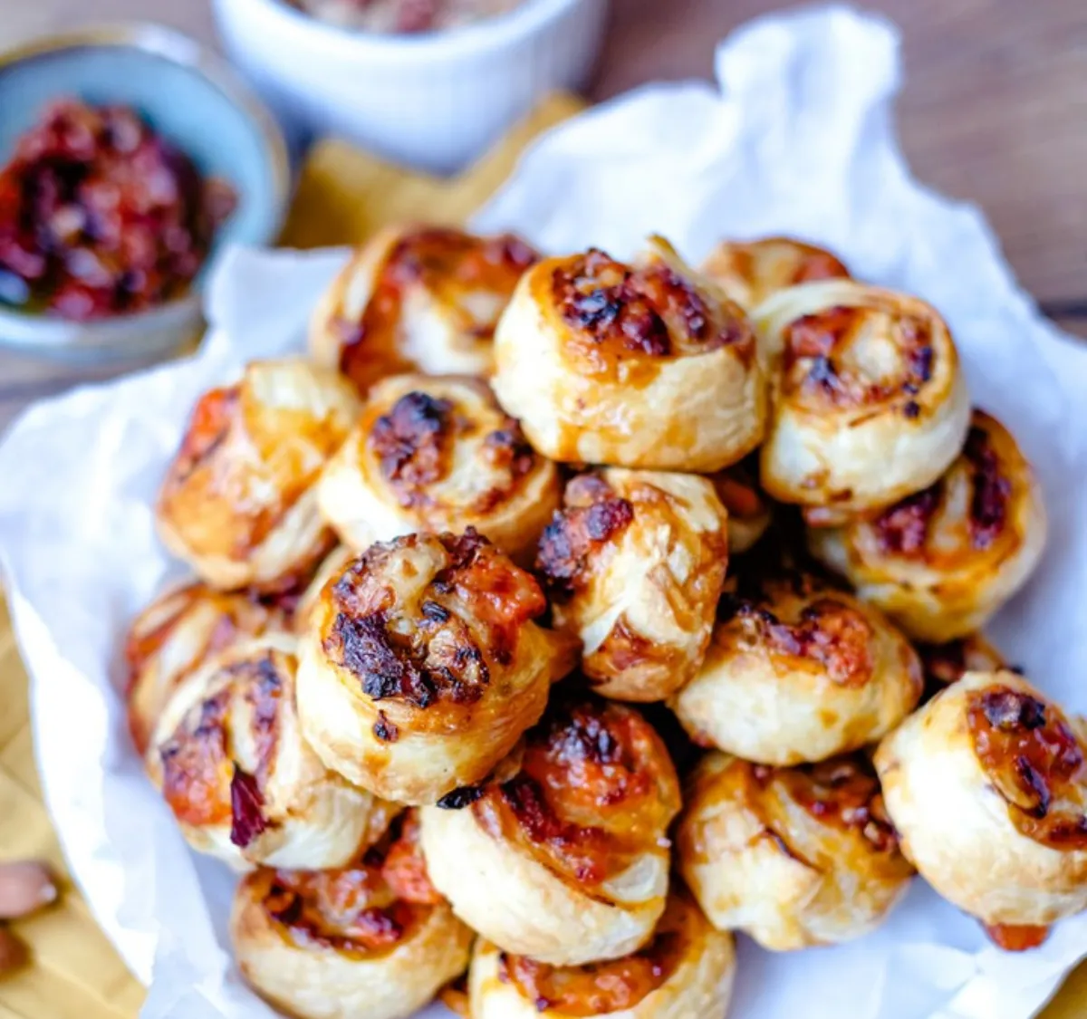 partyhäppchen ideen brötchen mit käse backen