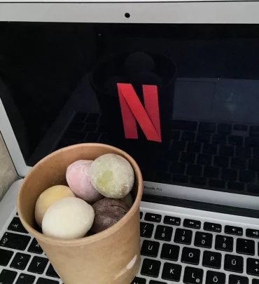 netflix schauen und mochi eis essen