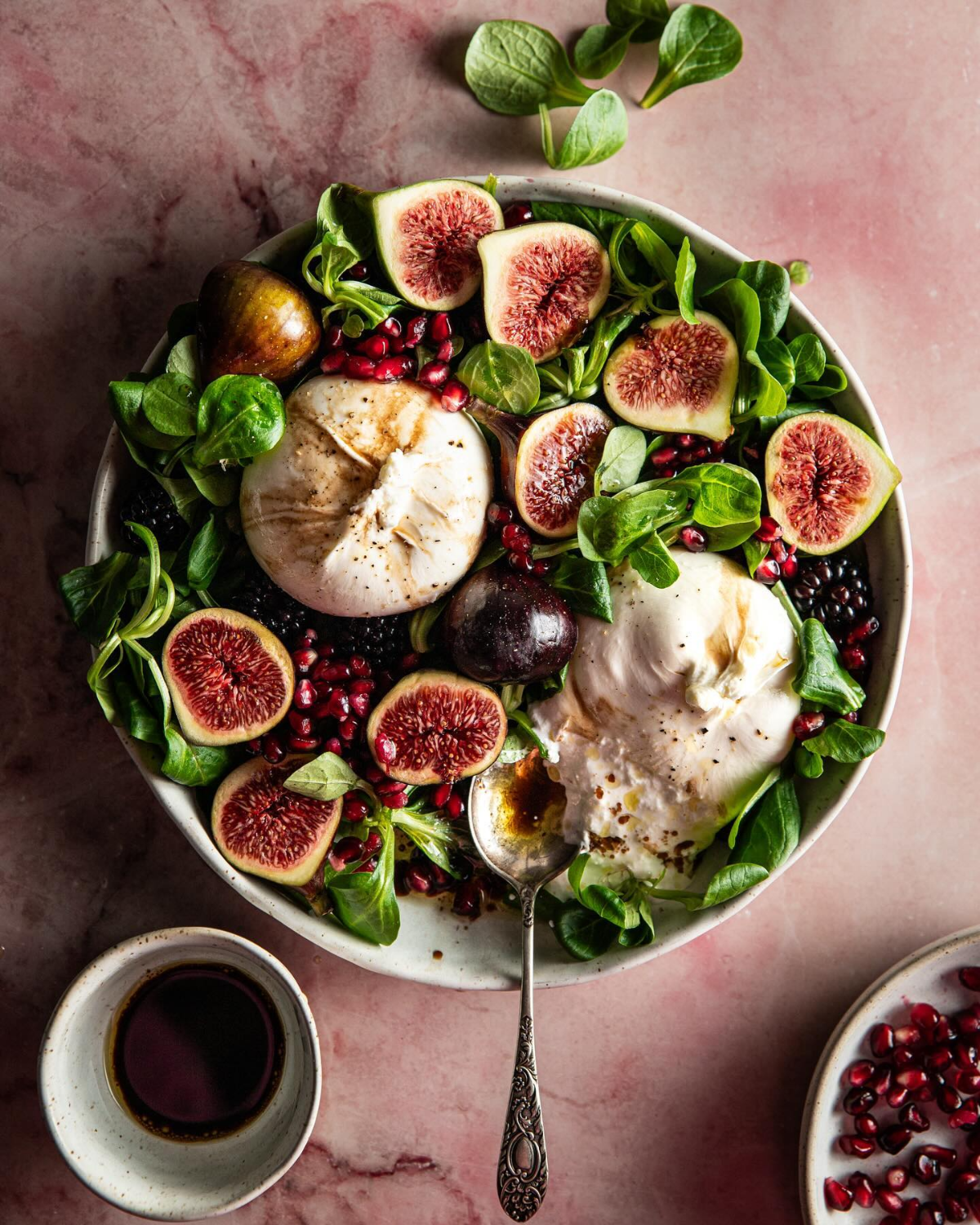 ästhetischer burrata salat mit feigen