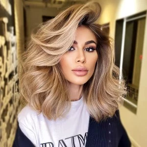 balayage kurze haare volumen bob mitpony dunkler ansatz blonde strahnen 2024 alexandrmaslovsky