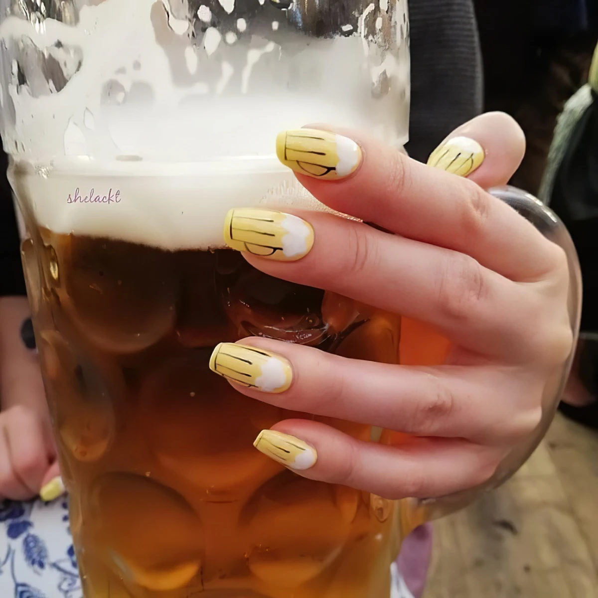 bier naegel oktoberfest nageldesign trends shelackt