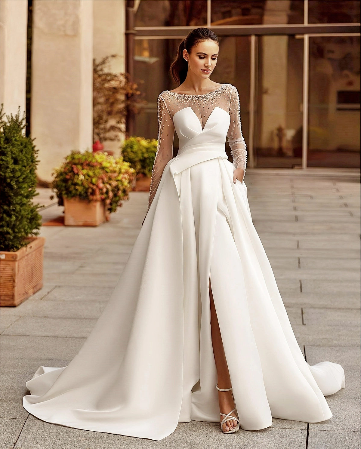 brautkleider prinzessin elegantes hochzeitsklied mitaermeln und herzfoermiger dekoletee annasposagroup official