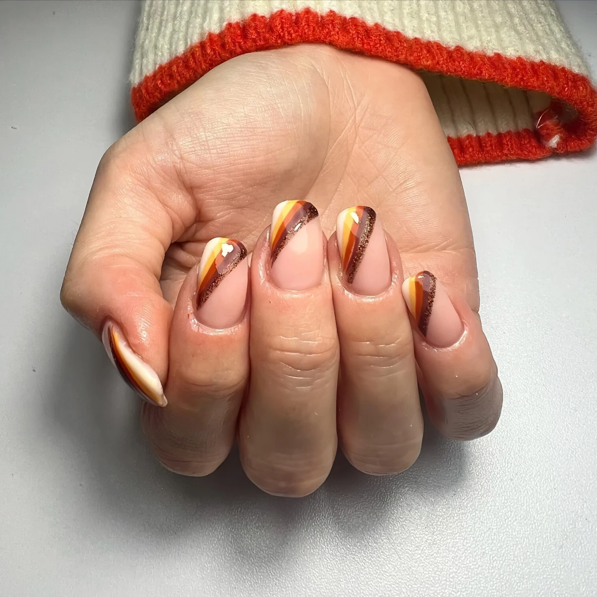 french nails herbst 2024 70er retro naegel ideen trends