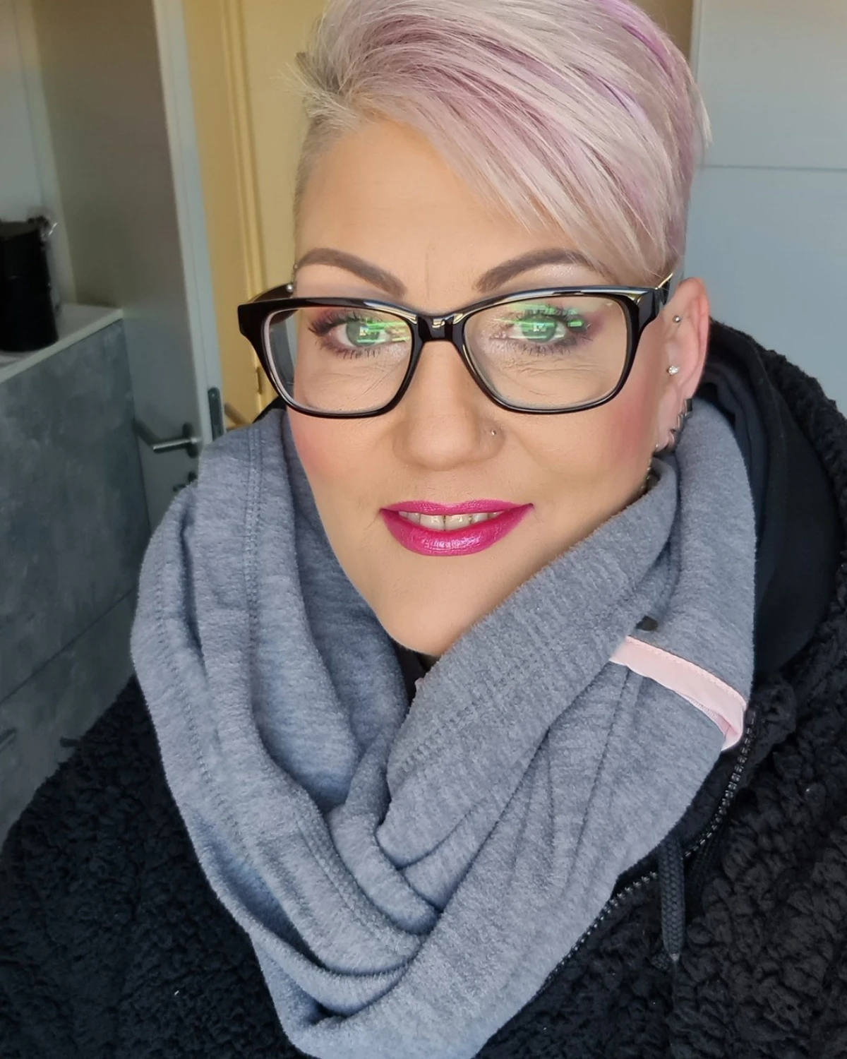 frisuren fuer kraeftigen frauen undercut pixie katjabakerra