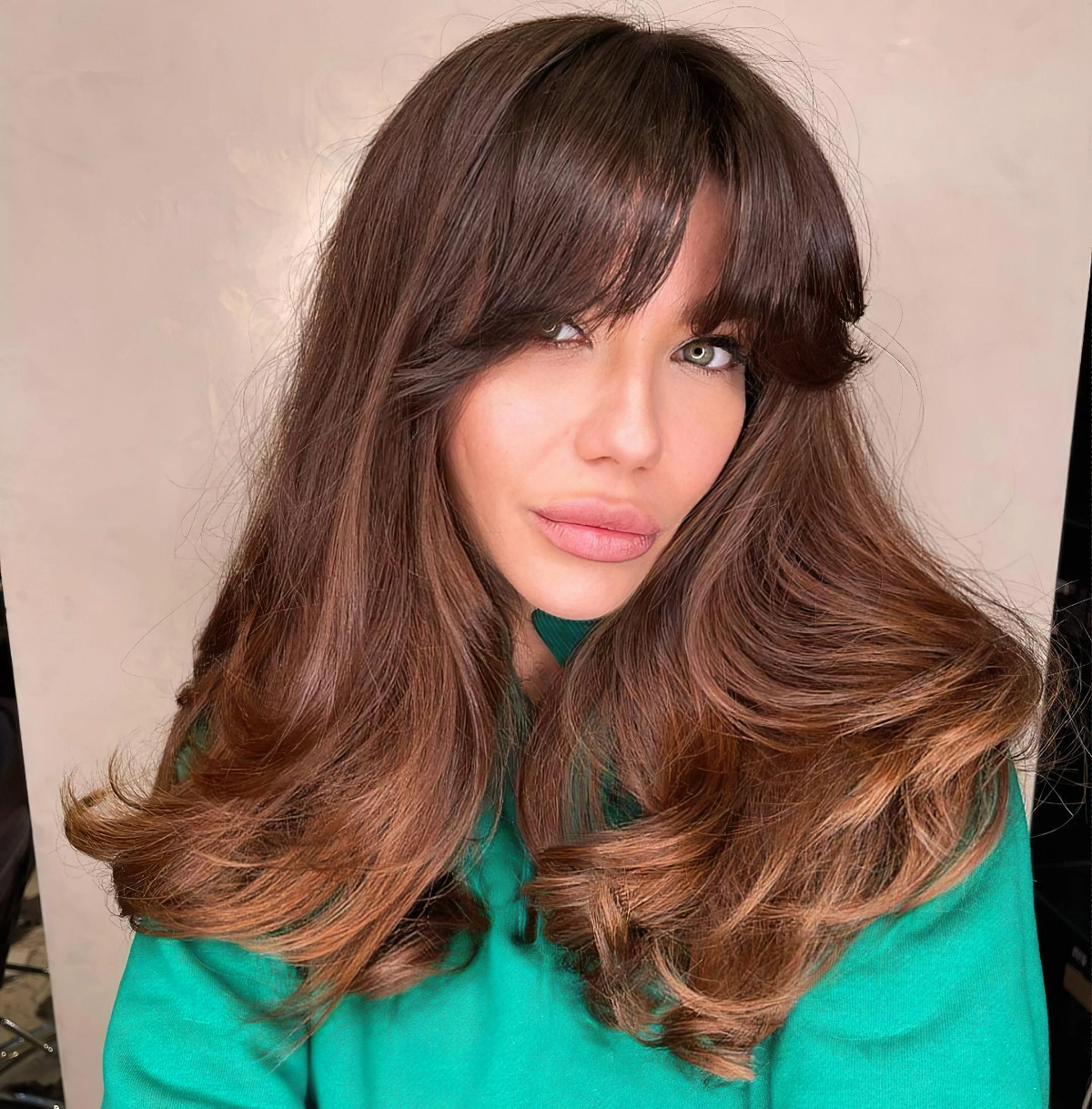 frisuren mittellang fuer dicke haare braune haare mit highlights und pony 2025 alexandrmaslovsky