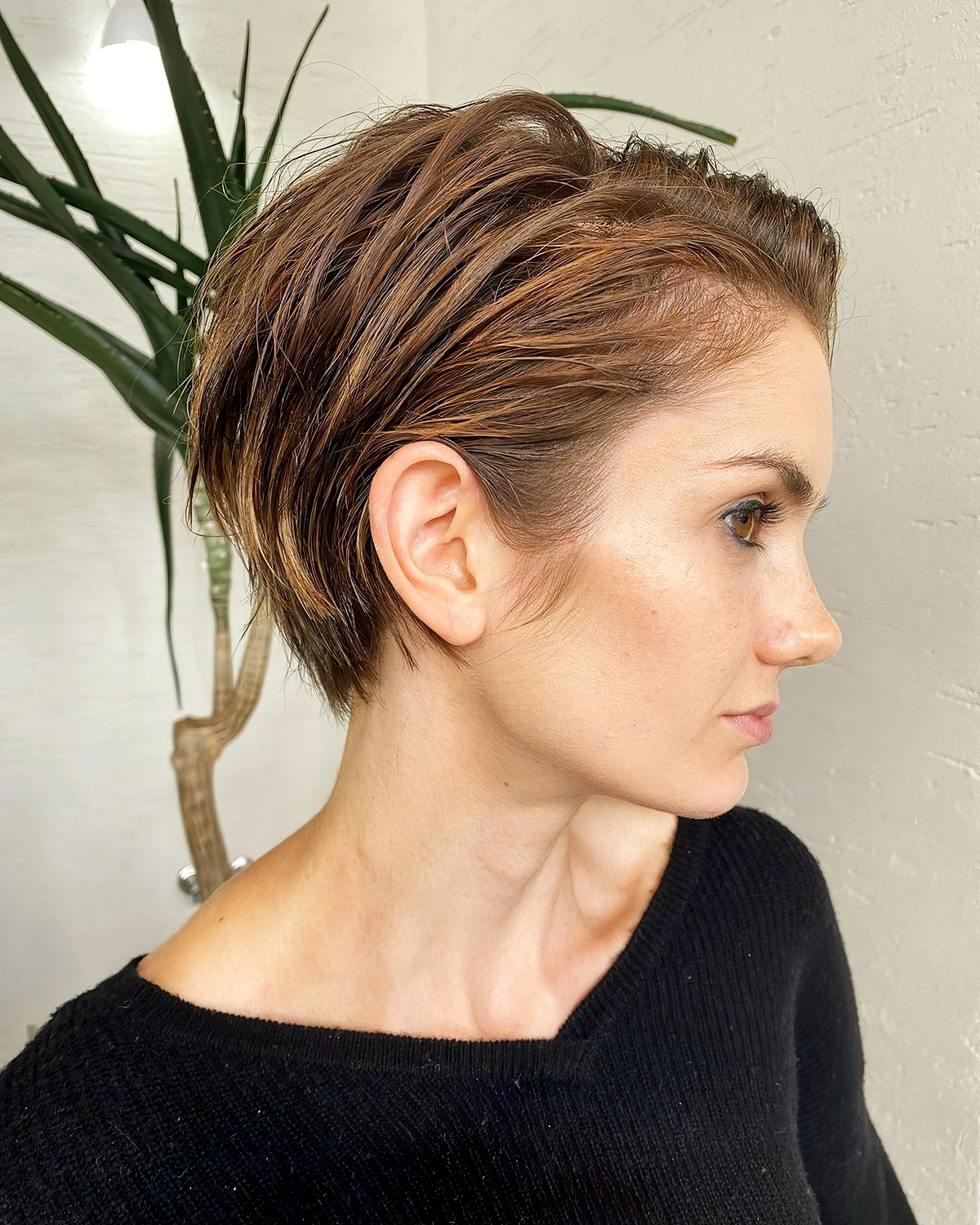 hair french style pixie bob gestylt nach hinten kurzhaarfrisuren frauen 