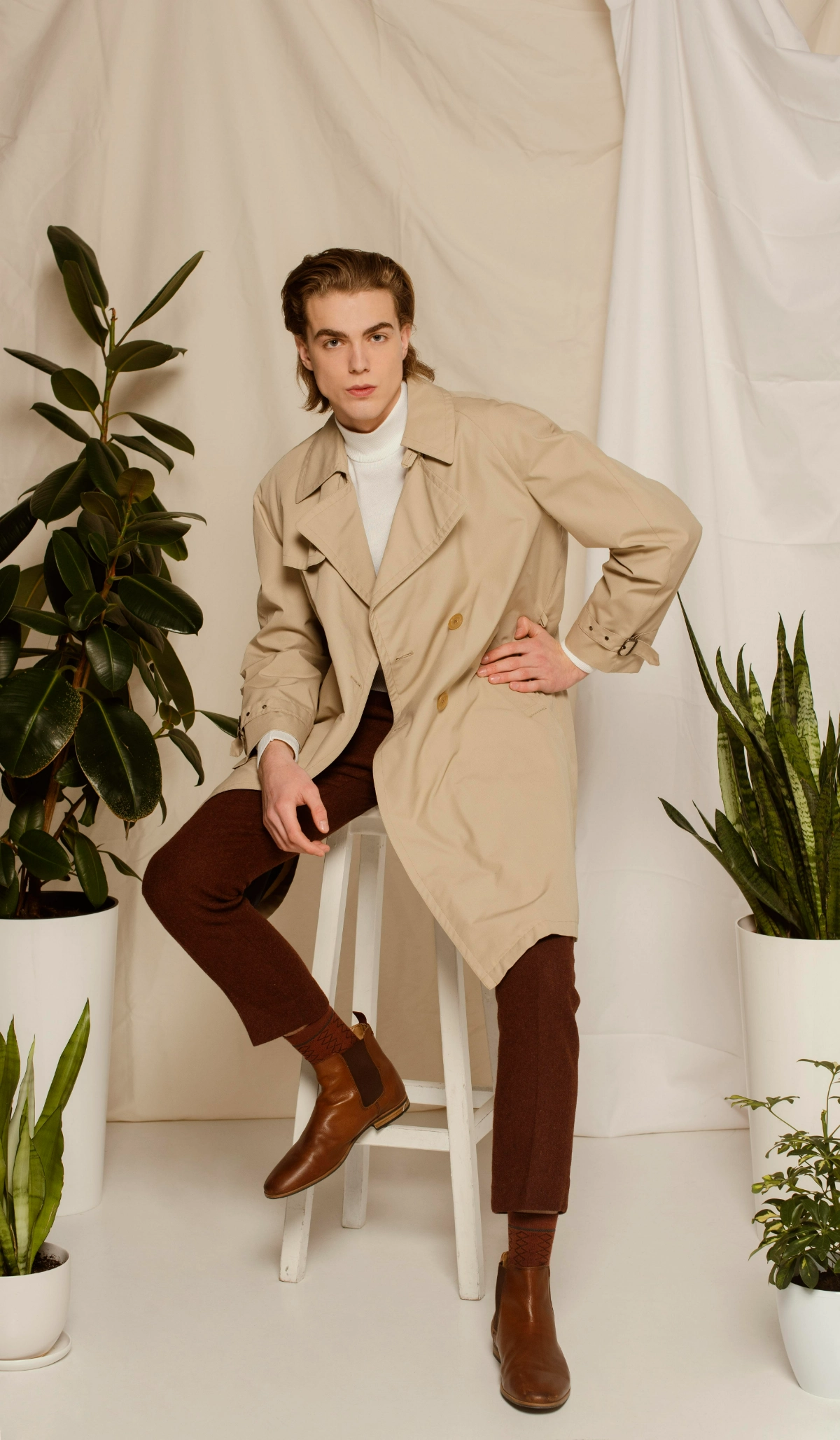 herrenmode herbst 2024 ideen oversize mantel in beige braune hose