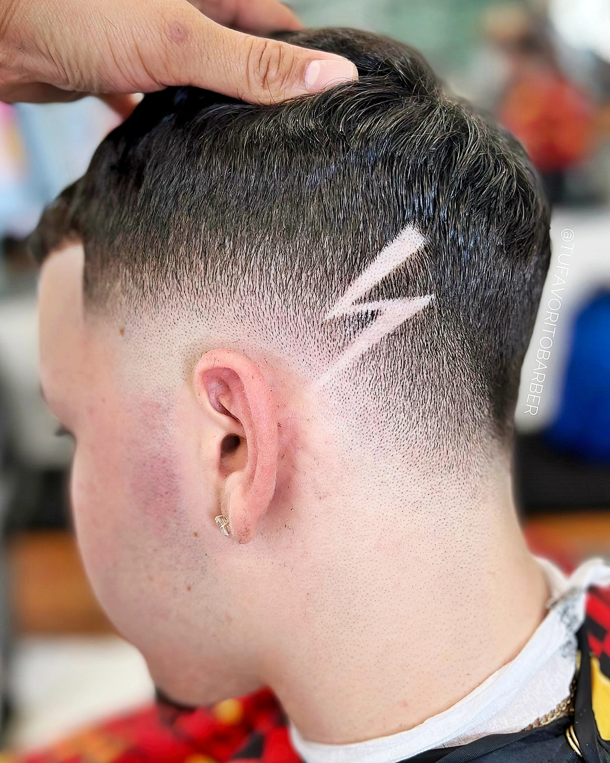 kurzhaarfrisuren manner und juengen fade schnitt mit rasierung tufavoritobarber