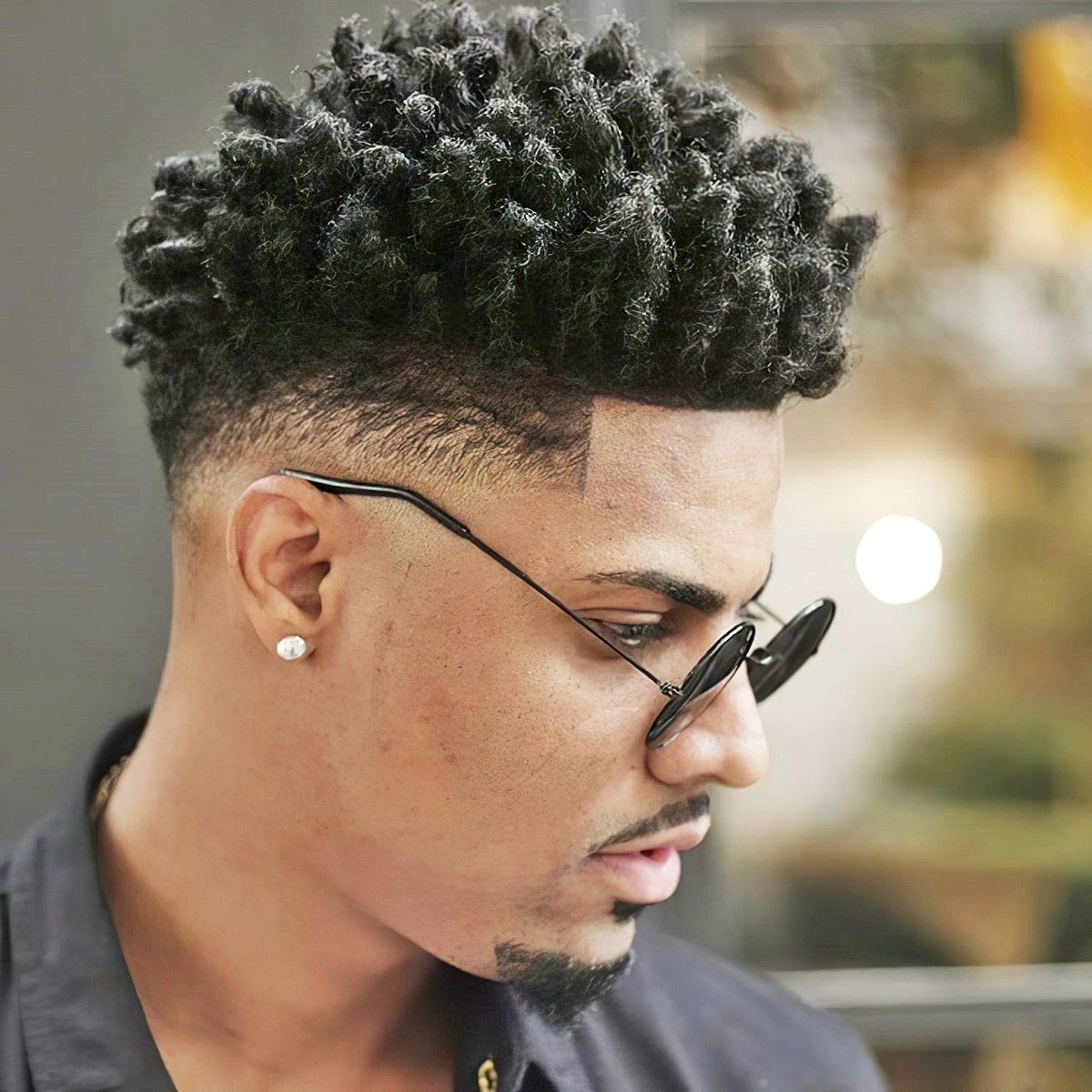 kurzhaarschnitt maenner afro haare kurze frisur mit fade nubian crown hs