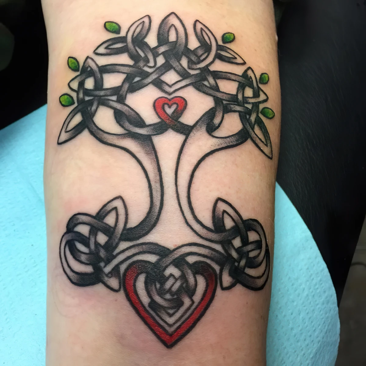 lebensbaum las familientattoo keltischer knoten tattoosbyshane