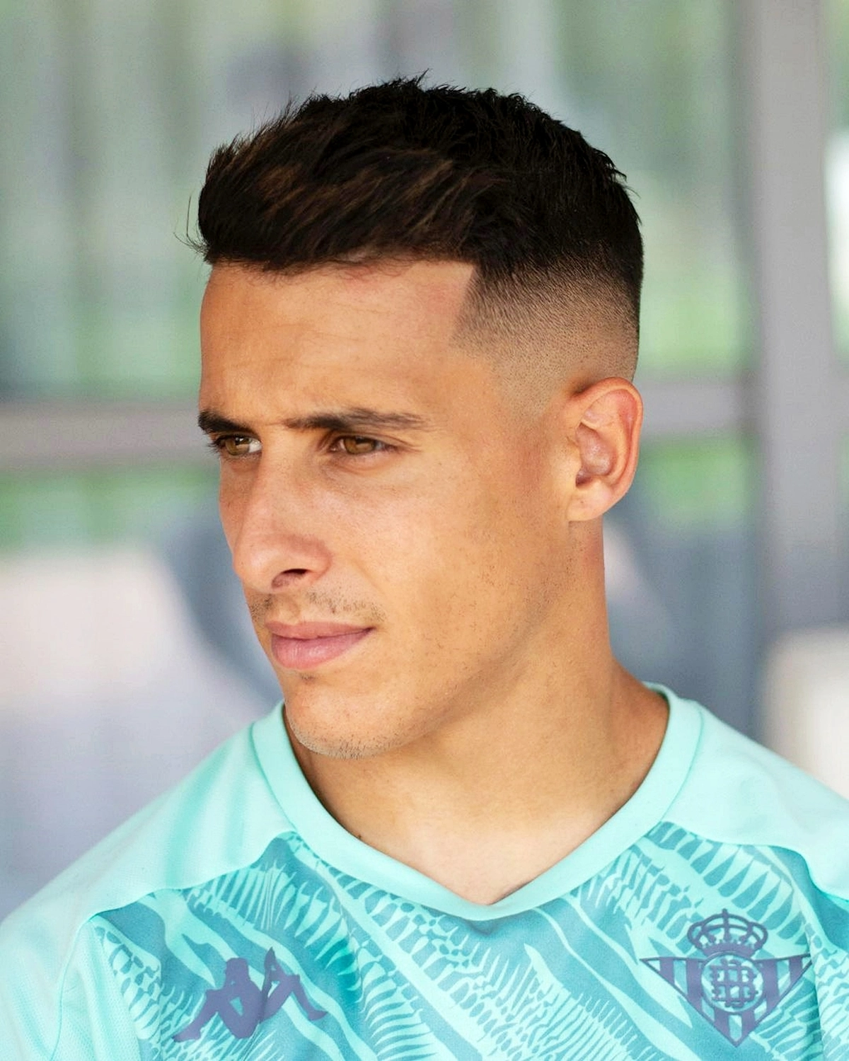 maenner frisuren herrenfrisur mit uebergang crop cut kurze haare javi thebarber