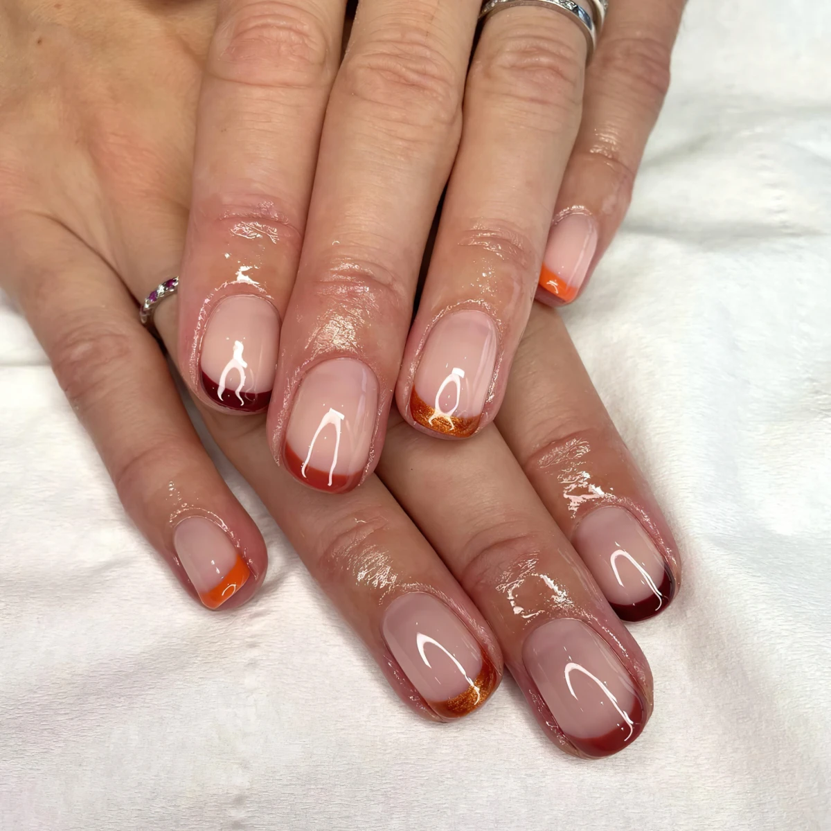 micro french nails fuer den herbst trends 2024 eknailsx