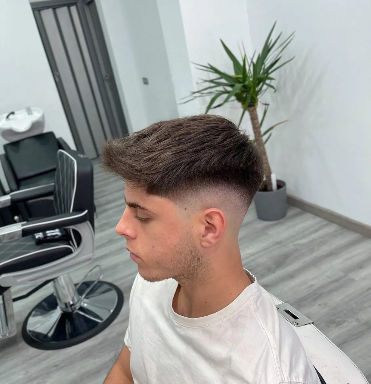 mid fade cut pompadour haarschnitt männer