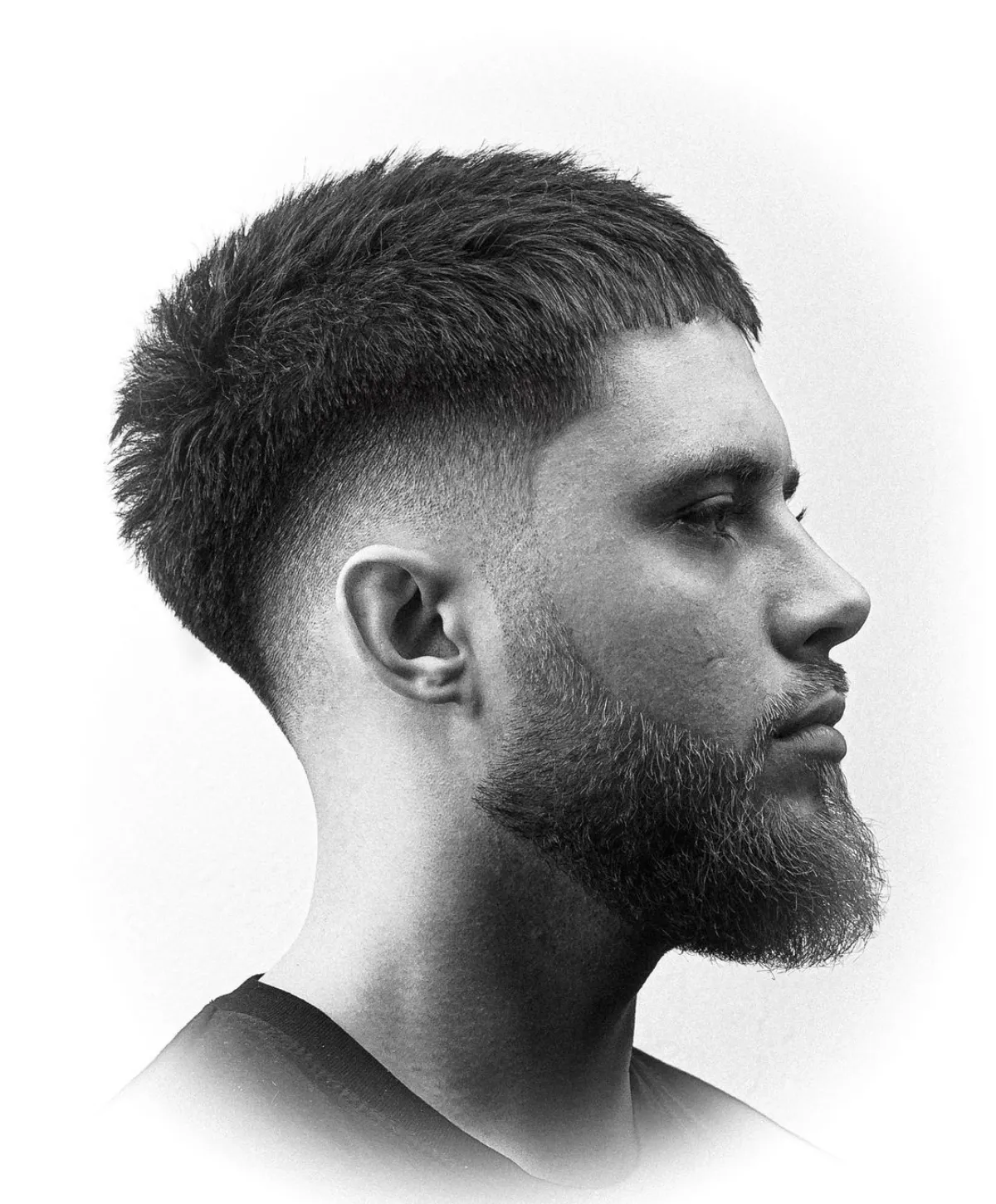 mid fade haarschnitt mit bart kombination