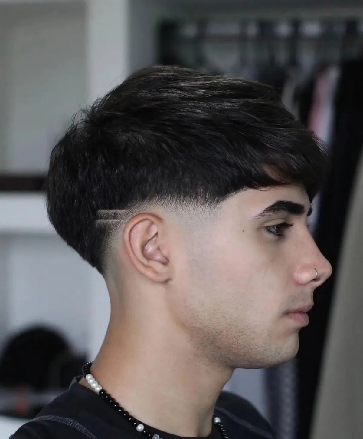 mid fade mit pony lässiger look glatte haare