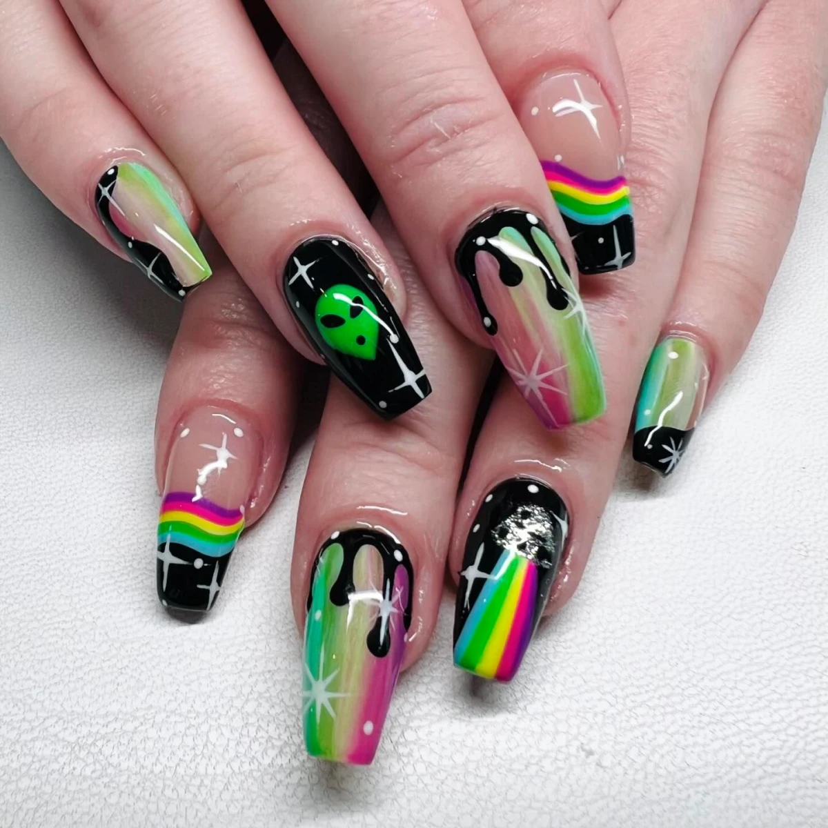 nageldesign spitze naegel ideen sci fi nails  shimmernailstudio