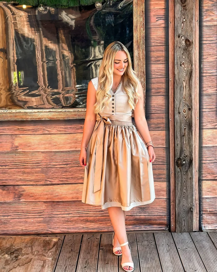 oktoberfest kleidung damen dirndl in beige knielanger rock bergweisstrachten